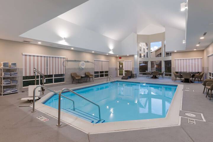 Hampton Inn & Suites Chicago / Hoffman Estates