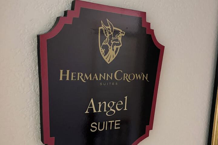 Hermann Crown Suites