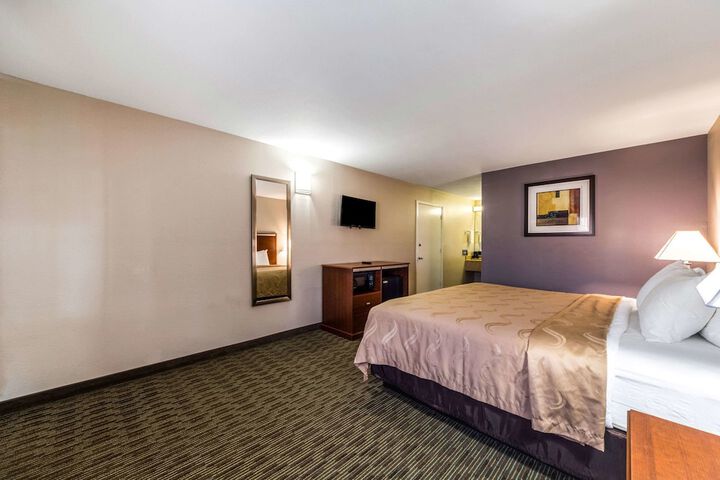 Room 22 of 38