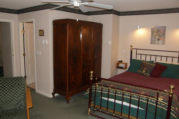 Room 32 of 49