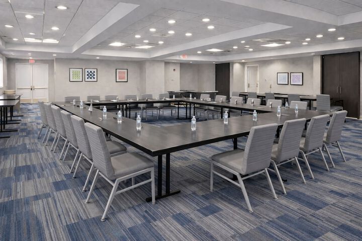 Holiday Inn Express & Suites Winner by IHG