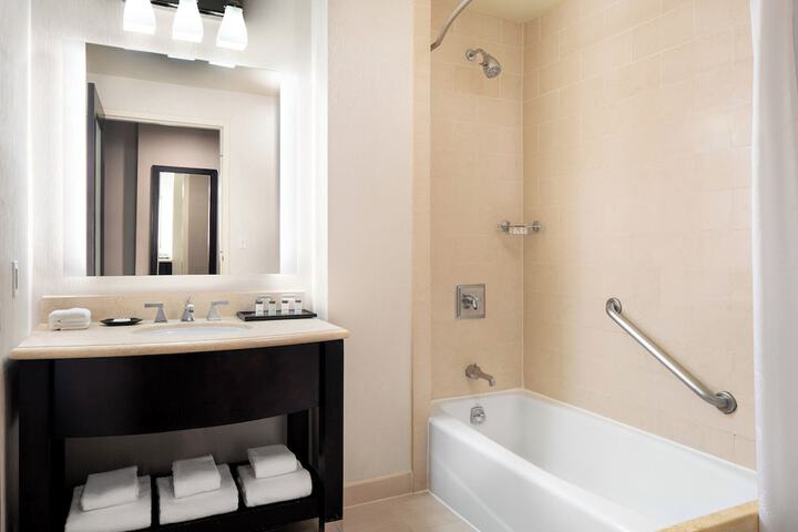 Sheraton Garden Grove-Anaheim South Hotel