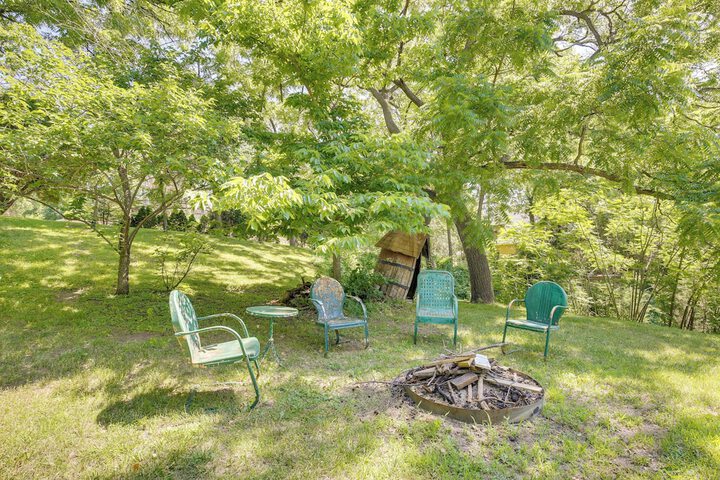 Lake Pepin Getaway w / Pond Walk to Restaurants!
