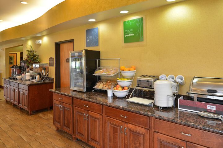 Comfort Suites Salina South