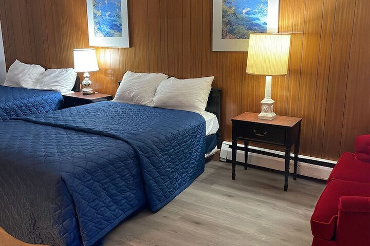 Room 4 of 9