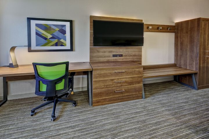 Room 11 of 30