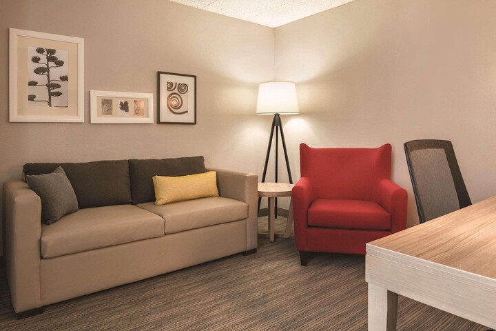 Room 6 of 22