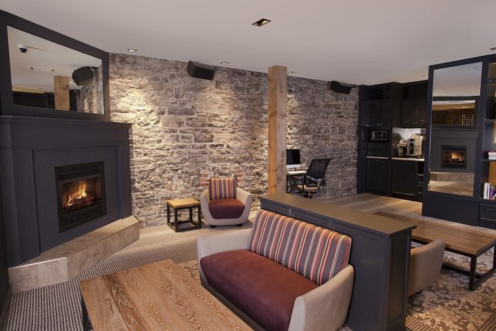 Lounge 55 of 63