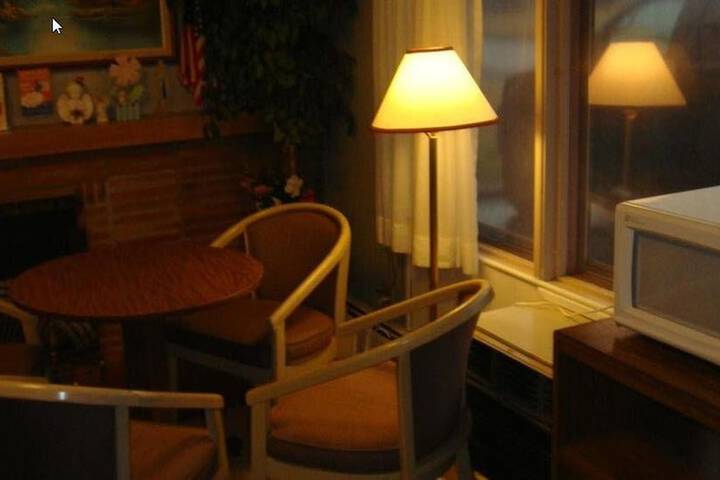 Room 13 of 28