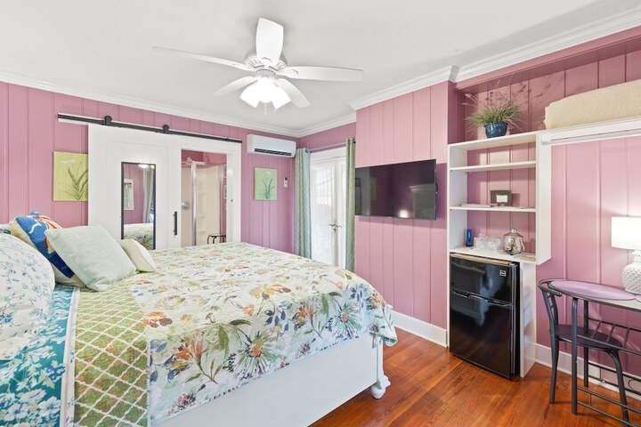 Room 21 of 108