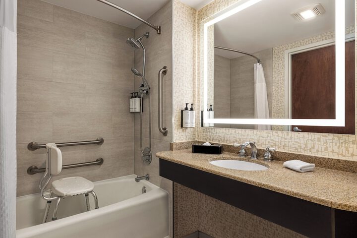 Crowne Plaza Edison by IHG