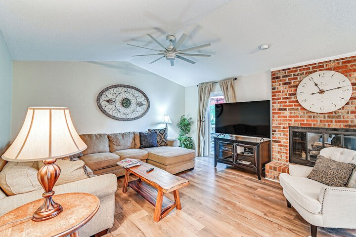 Charming Pinehurst Getaway w / Golf Course View!