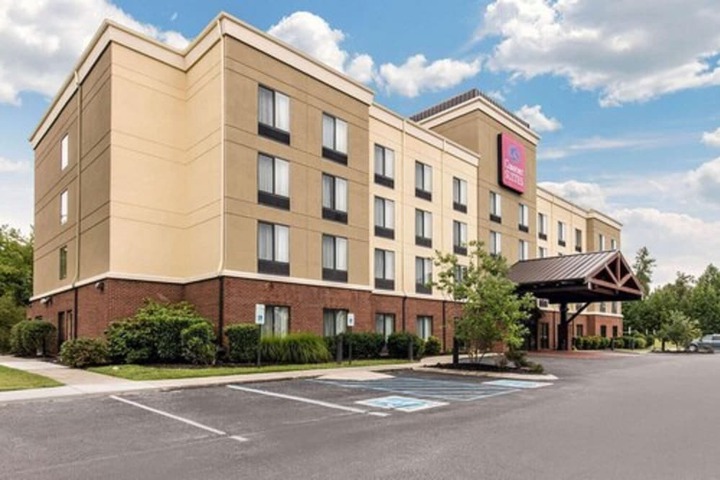 Comfort Suites Manchester near Arnold AFB