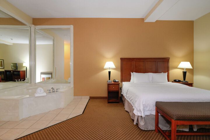 Room 25 of 58