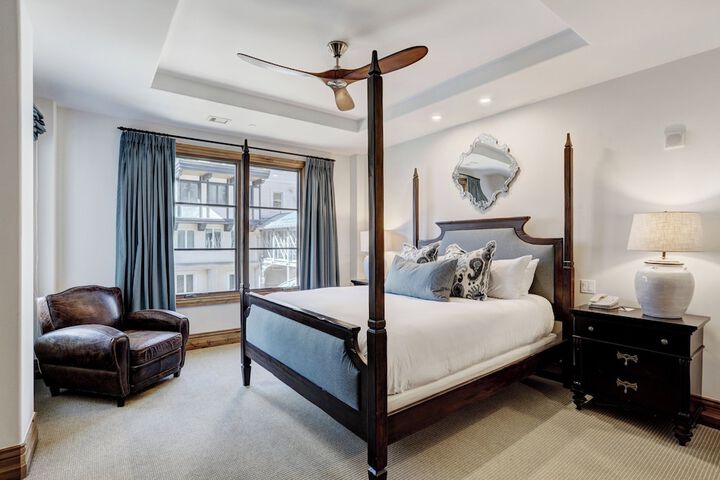 Room 310 of 450