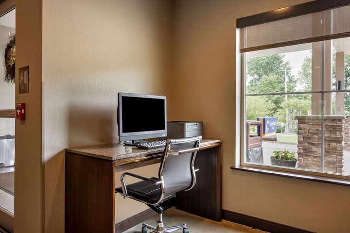 Business Center 50 of 53