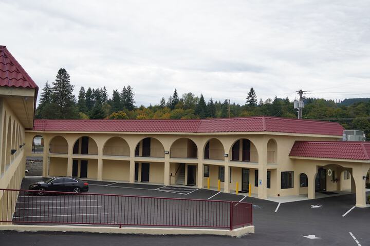 Timberland Inn & Suites