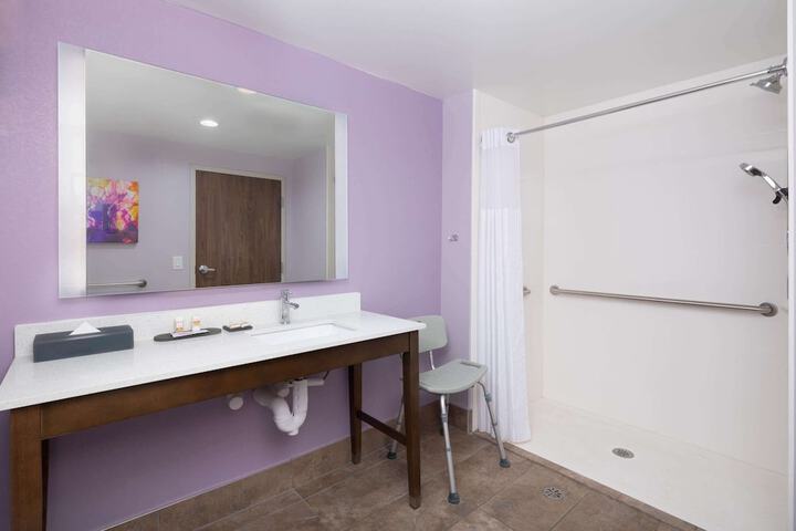 Room 11 of 30