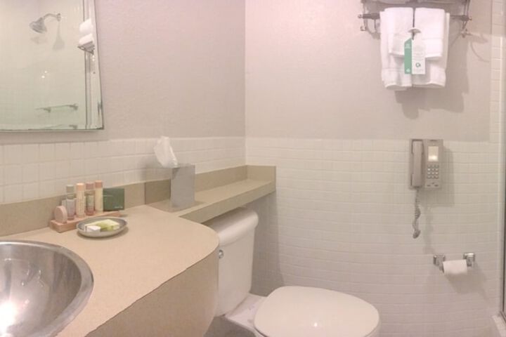 Room 15 of 32