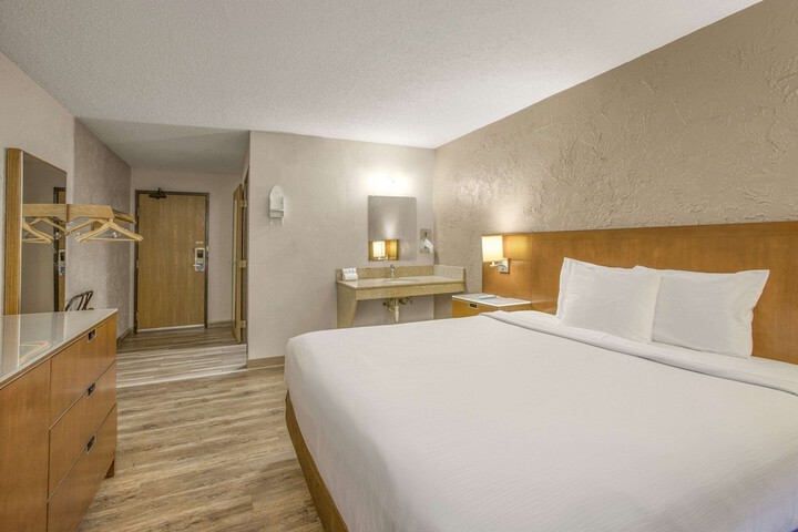 Room 20 of 32