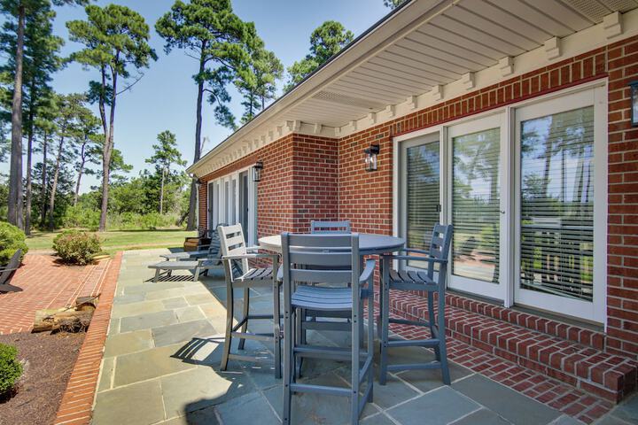 Waterfront Cambridge Gem w / Hot Tub Pool & Dock!