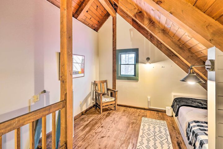 Berkshires Getaway 1 Mi Skiing & Hiking!