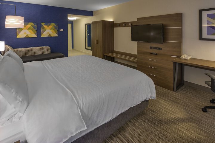 Holiday Inn Express & Suites North Bay by IHG