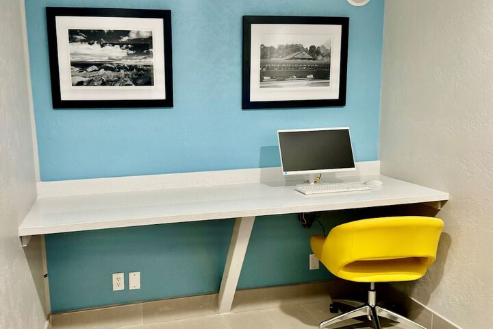 Business Center 78 of 80