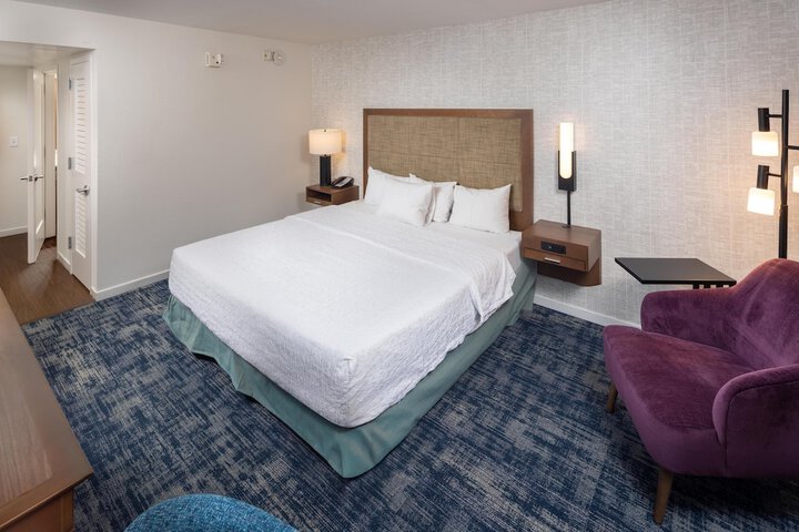 Hampton Inn & Suites Asheville Airport
