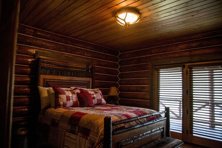 Room 27 of 47
