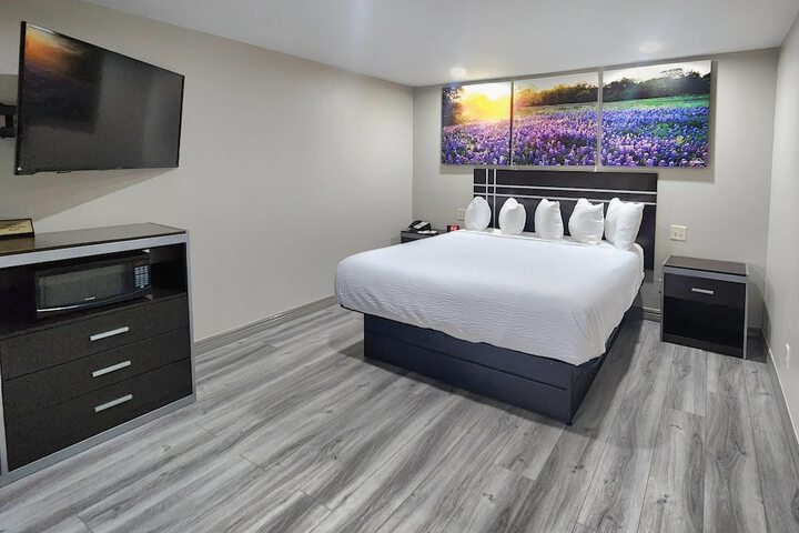 Days Inn by Wyndham Baytown Garth Road I10 East