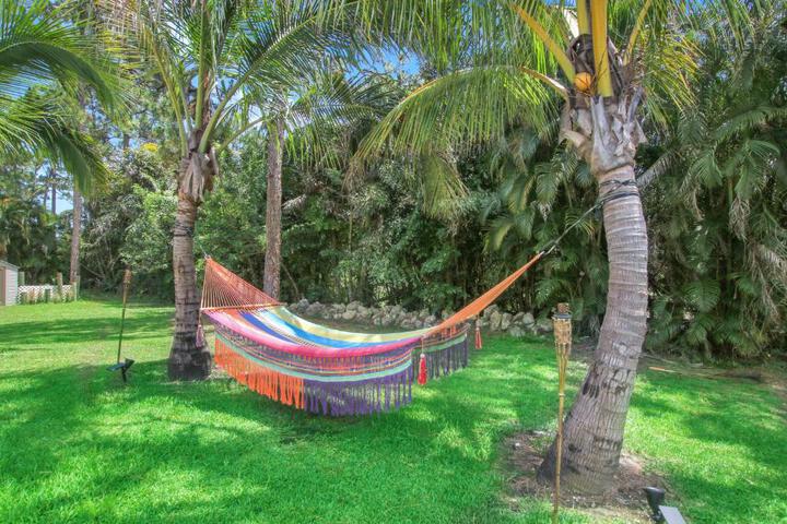 Private Tropical Paradise Guesthouse!
