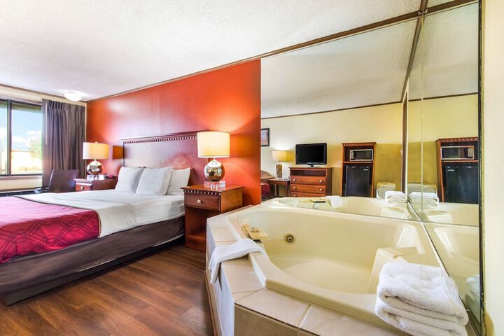 Econo Lodge Norwalk