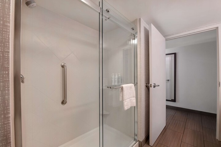 Room 6 of 51