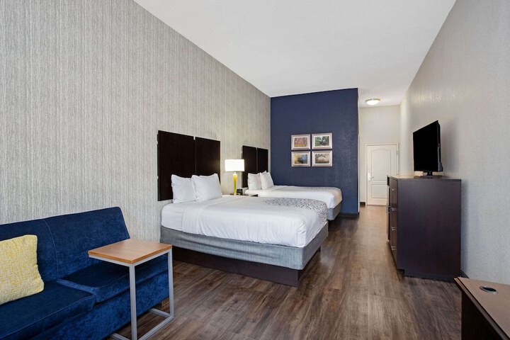 Room 12 of 32