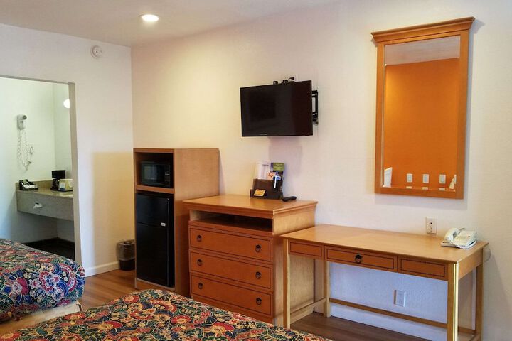 Room 8 of 17