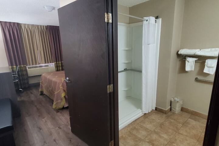 Room 15 of 27