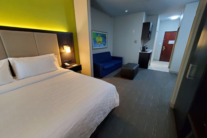 Holiday Inn Express Hotel & Suites Pearland by IHG