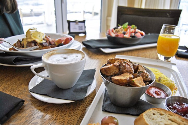 Breakfast/Coffee Service 76 of 102