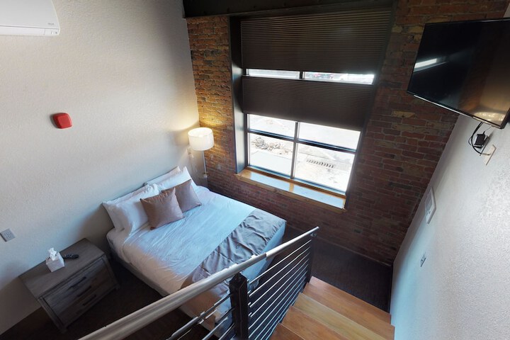 Room 11 of 36