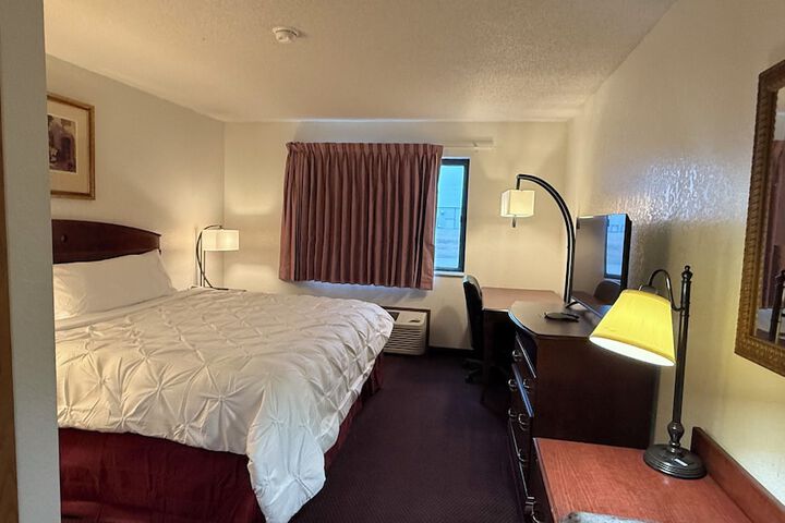 Clarion Hometown Inn