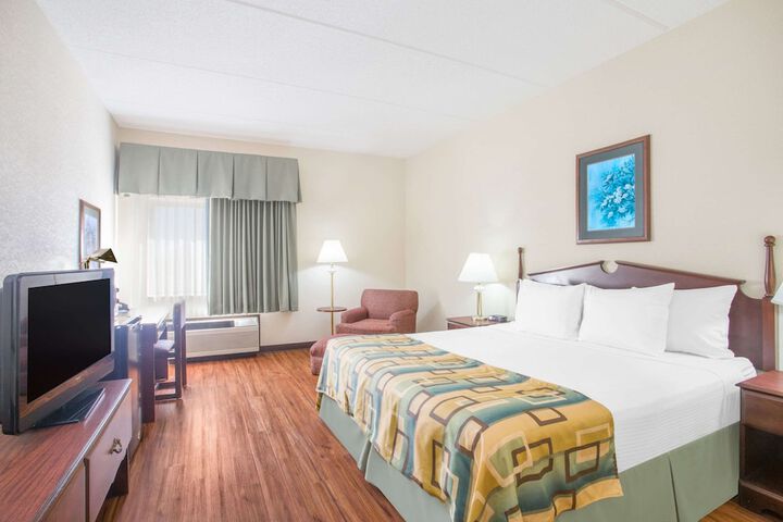 Room 15 of 26