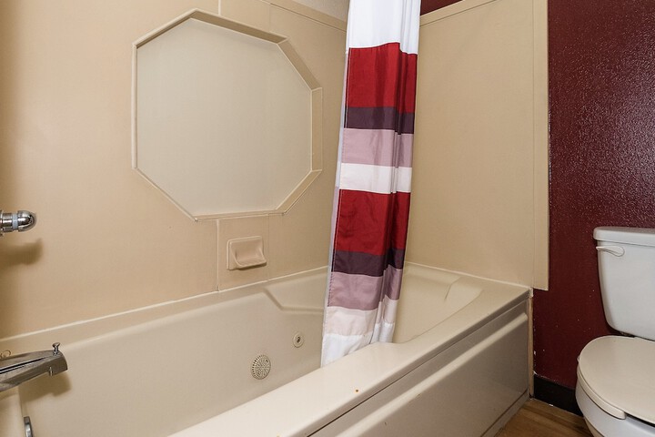 Room 10 of 29