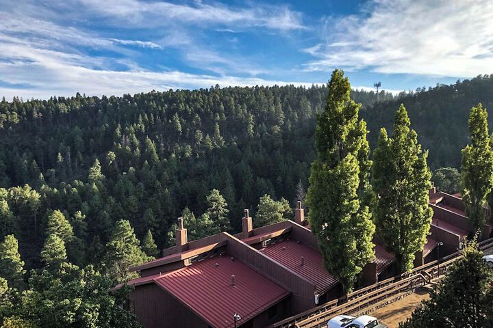 Crown Point Resort