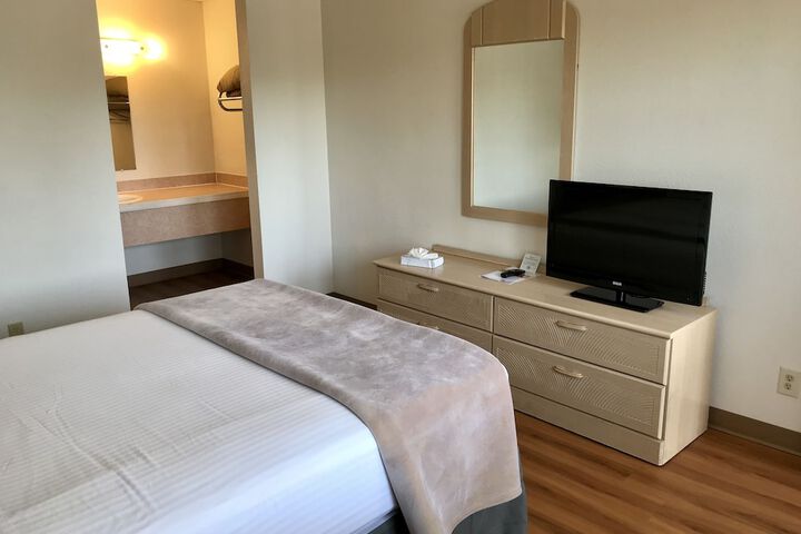 Room 13 of 25