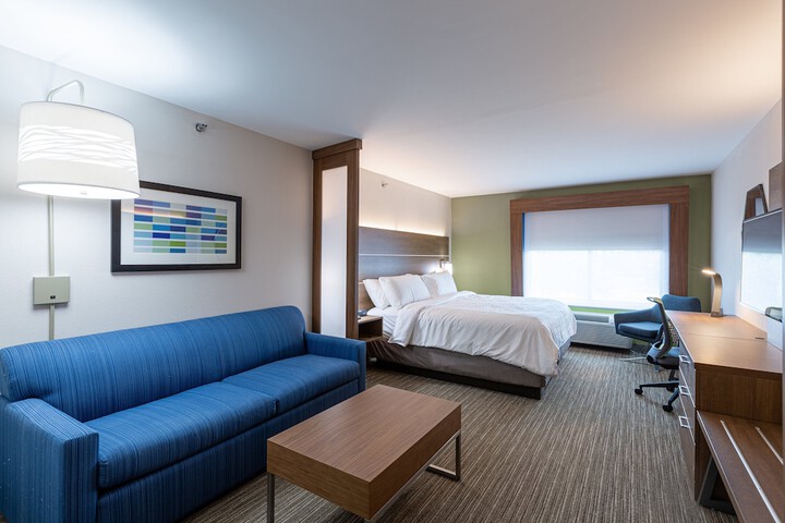 Room 32 of 53