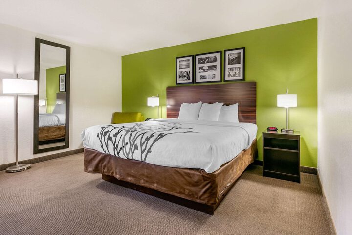 Room 25 of 43