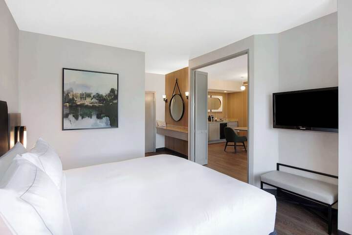 Room 13 of 27