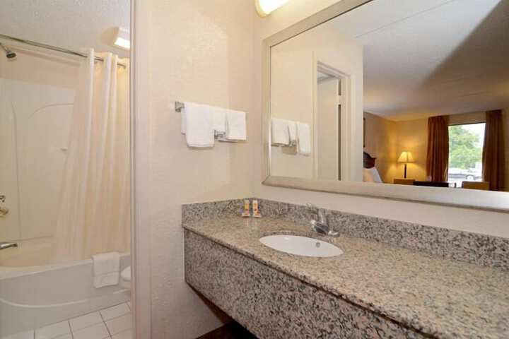 Room 15 of 32