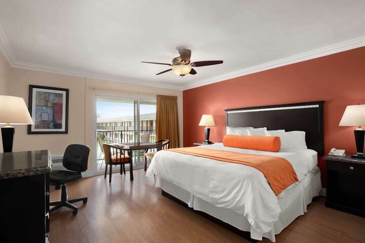 Room 8 of 23